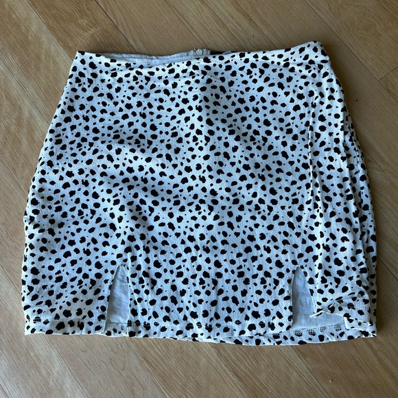 Kendall & Kylie Dresses & Skirts - Kendall & Kylie White Skirt with Black Spots